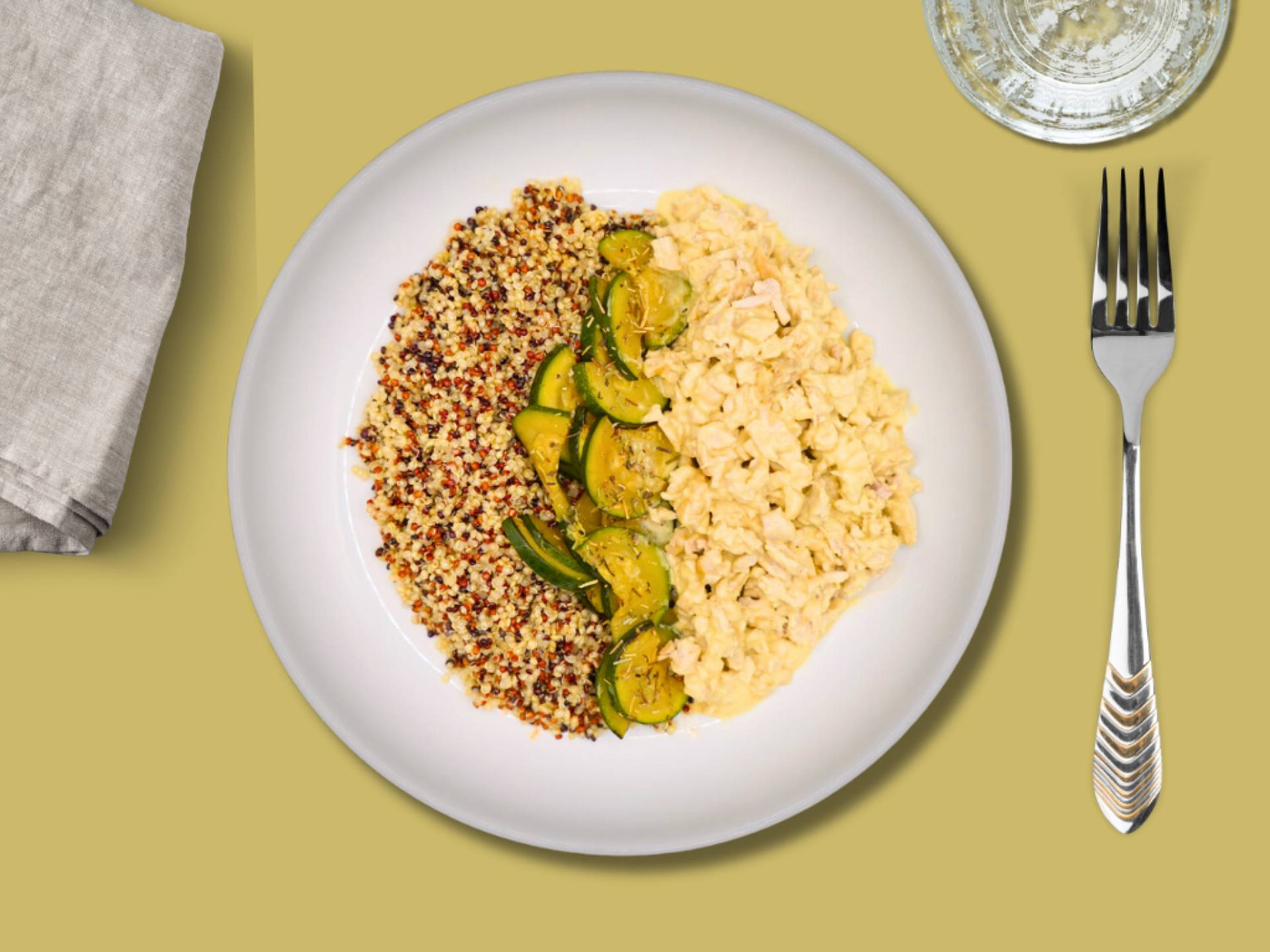 Porc haché à la moutarde, quinoa et courgettes au thym