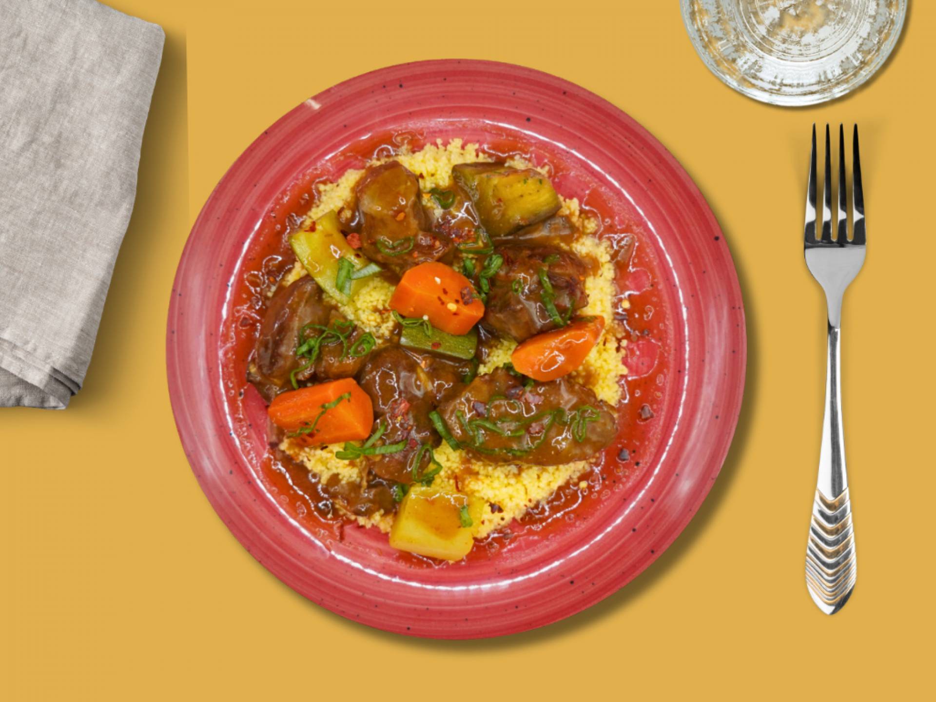 Tajine de boeuf, semoule de maïs et légumes couscous