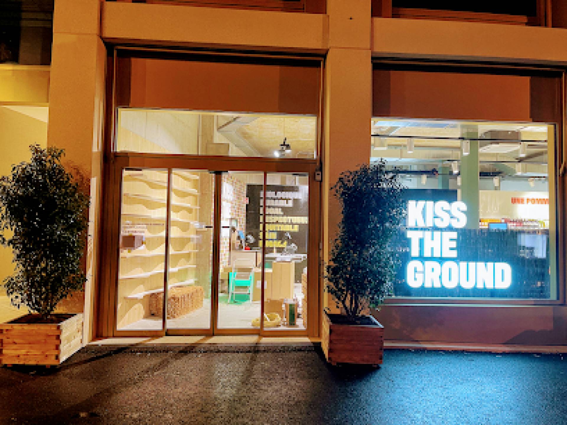 Kiss The Ground - Morges